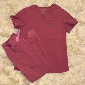 Women’s Figs S & S Petite SET in Limited Edition Breast Cancer Pink Quartz